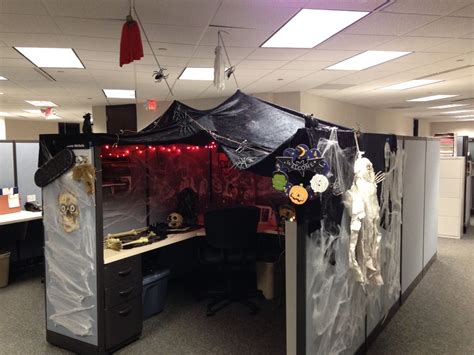 24 Halloween Cubicle Decoration Ideas | Cubicle halloween decorations, Halloween cubicle, Office ...