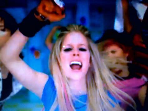 Music video - Girlfriend - Avril Lavigne Image (16184532) - Fanpop