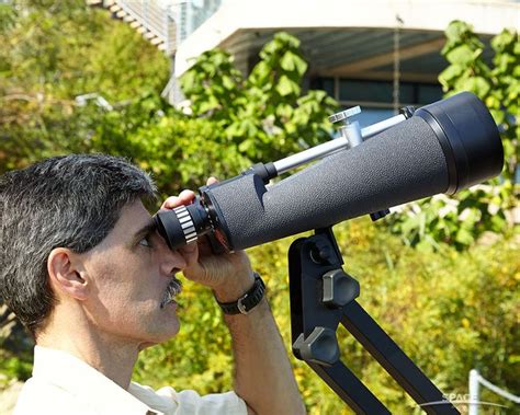 How to Choose Binoculars for Astronomy and Skywatching | Space