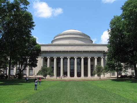 Massachusetts Institute of Technology Packing & Move-In Checklist - Campus Arrival