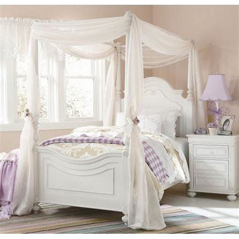 Romantic Bedroom With Canopy Beds 41 - SWEETYHOMEE