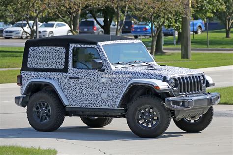 Spyshots: 2018 Jeep Wrangler (JL) Reveals Grille And Headlights - autoevolution