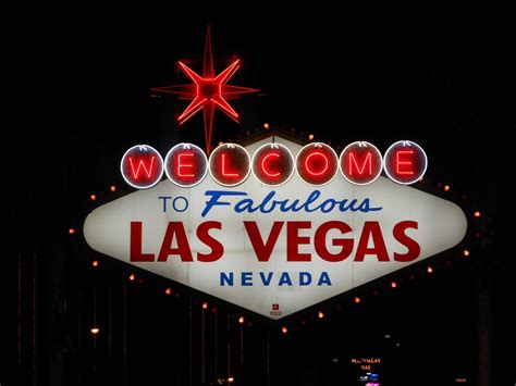 Famous Sign! | Las vegas shows, Las vegas, Las vegas vacation