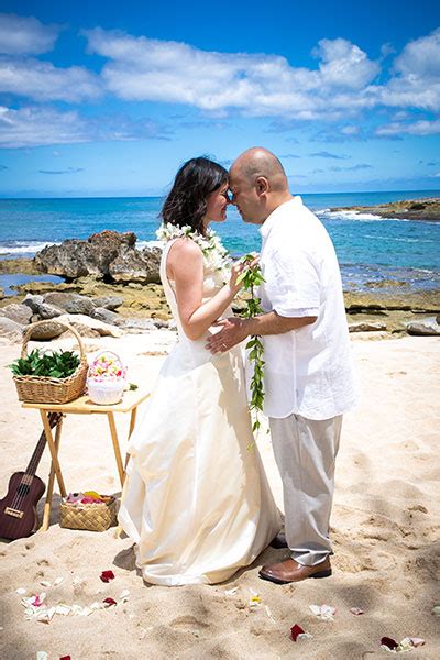 Just Married Hawaii - #1 Affordable Hawaii Beach Weddings!