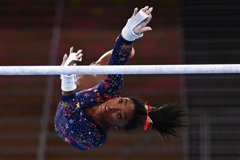 Simone Biles returns for balance beam after skipping other events - KVIA