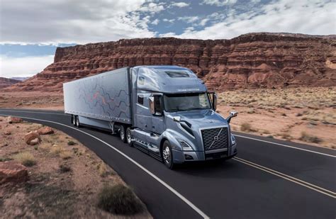 News Volvo VNL Semi Trucks Feature Numerous Self-Driving & Safety Features