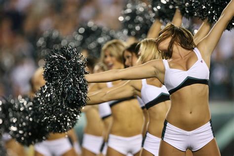 Look: NFL World Reacts To Eagles Cheerleaders Video - The Spun