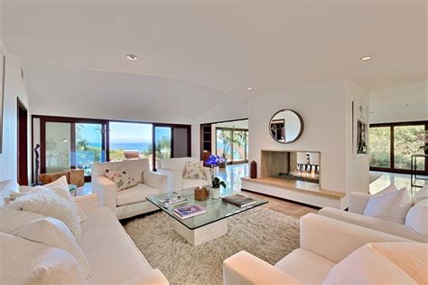 Inside Angelina Jolie's $95,000 per month Malibu hideaway | HouseAndHome.ie