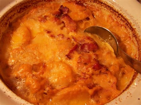 Cheesy Scalloped Potatoes and Bacon Recipe - Food.com