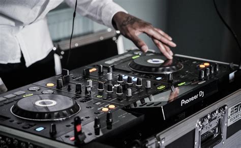 What Are The Different Types Of DJs?