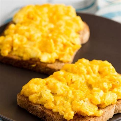 Scrambled Eggs with Cheese: Delicious and High Protein