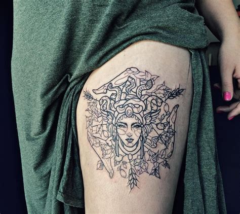 Medusa tattoo, girl leg. Sicilian trinacria tatuaje - by Ana Maturana ...