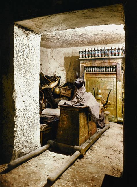 Why does the interior of King Tutankhamun's tomb look so unfinished ...