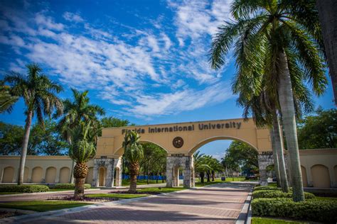 Welcome to FIU, 1970 | FIU Magazine - Florida International University