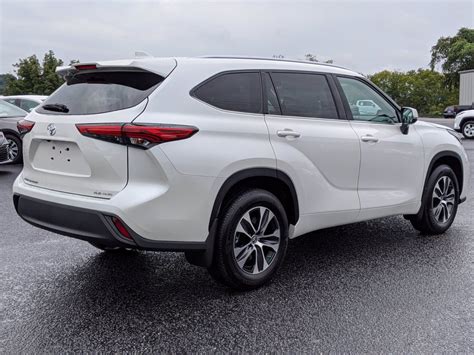 New 2020 Toyota Highlander XLE AWD 4