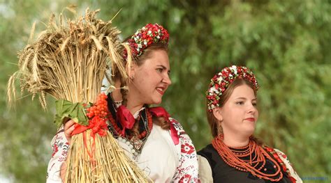 Ancient Ukrainian tradition of celebrating harvest festival reproduced ...