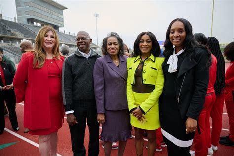 Dallas ISD renames track in honor of world champion athlete Sha'Carri ...