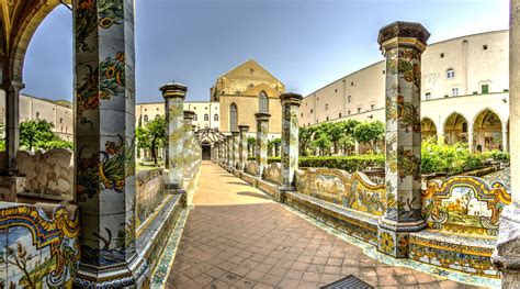 Una noche en el Claustro de Santa Chiara en Nápoles: visitas guiadas y ...