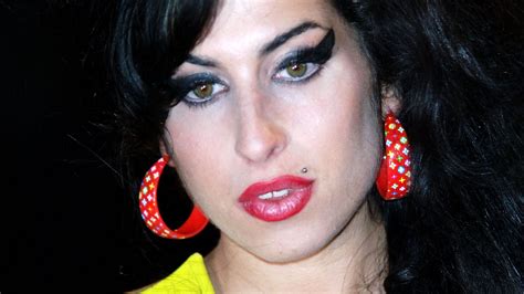 Kriegerisch Tastsinn Glossar lidstrich amy winehouse Verdienen ...