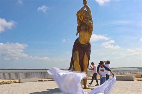 Hips don't lie - they're memorialized in Shakira statue - Key Biscayne ...