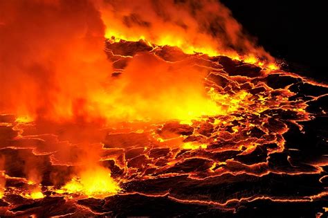 Lava Lakes: The Exposed Guts of Volcanoes | Amusing Planet