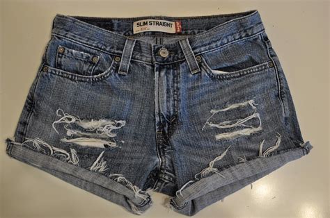 DIY CUT OFF SHORTS | Jesse Coulter