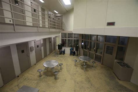 41-year-old Bexar County Jail inmate dies after guard finds her ...