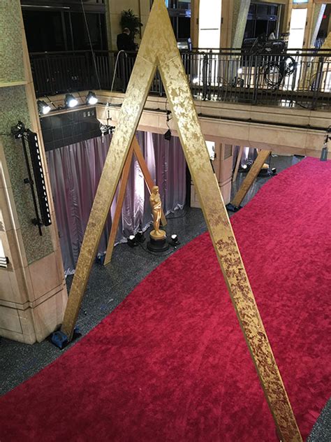 Behind-the-scenes photos: Getting the red carpet ready for Oscar Sunday ...