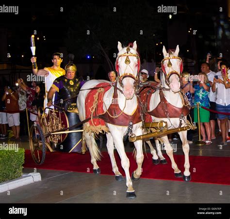 Las vegas caesars palace pool party hi-res stock photography and images - Alamy