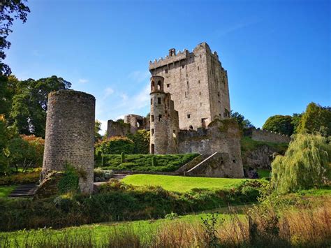 Blarney Castle Tour & Kissing the Blarney Stone - Tales of a Backpacker