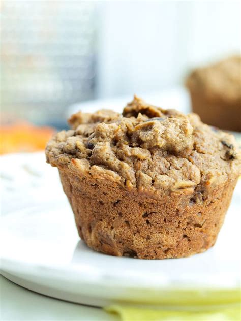 Carrot Cake Oatmeal Muffins (Vegan and Gluten-free) - Happy Healthy Mama