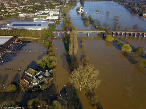 UK weather: Drone photos show devastating impact of floods in Worcestershire - ReadSector