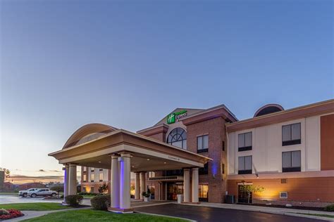 HOLIDAY INN EXPRESS & SUITES BOWLING GREEN, AN IHG HOTEL $93 ($̶1̶1̶0̶ ...