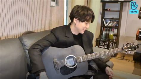 BTS's SUGA plays the guitar for fans through Vlive | allkpop