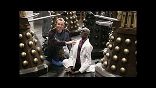 BBC One - Doctor Who (2005–2022), Series 2, Doomsday, Doomsday: Behind the Scenes - Surrounded!