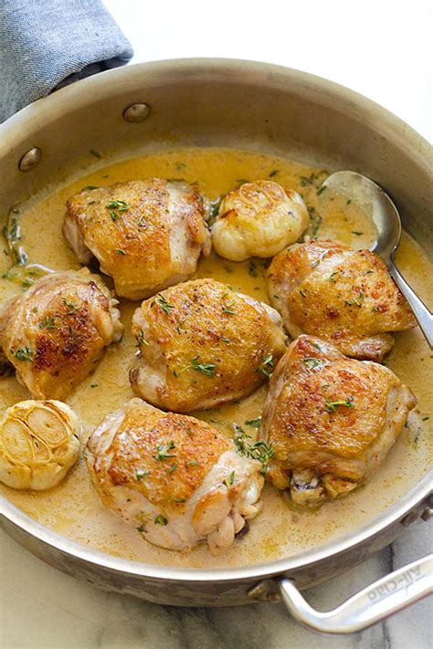 Creamy Garlic Thyme Chicken | Easy Delicious Recipes