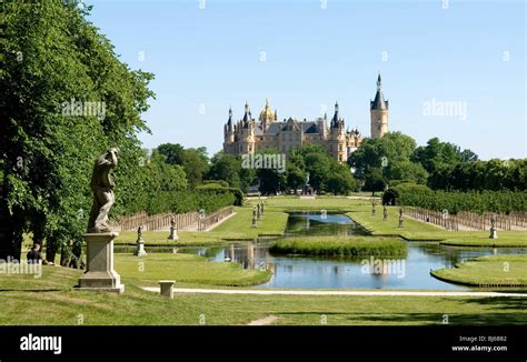 Schwerin Castle with Castle Gardens, Schwerin, Germany Stock Photo - Alamy