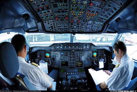 A300-600 Cockpit | Airbus, Airbus helicopters, Cockpit