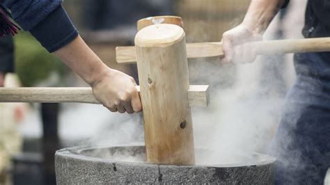 How Is Mochi Made? Traditional and Modern Mochi-Making – Bokksu