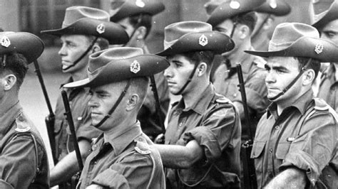 The 1st Battalion, Royal Australian Regiment, march through Sydney on their return from Vietnam ...