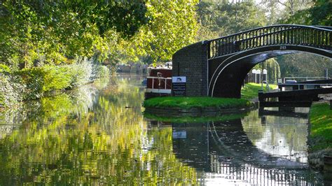 Oxford Daily Photo: Oxford Canal On Sunny October Day