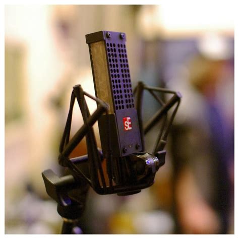 What Is A Ribbon Microphone? Benefits & Applications