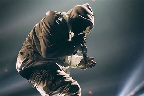 Kanye West Performs During Drake Concert In Yeezys – Footwear News