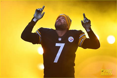 NFL Quarterback Ben Roethlisberger Officially Retires After 18 Seasons: Photo 4695659 | Pictures ...