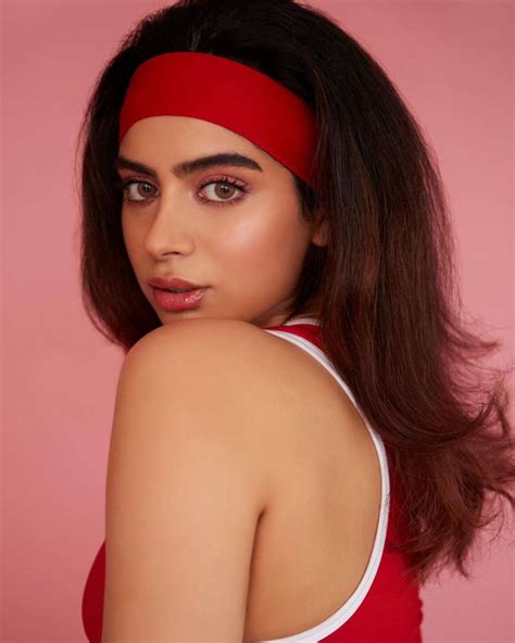 Khushi Kapoor amps the glam in new post, see her ravishing pics in red