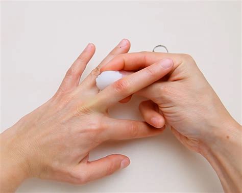 6 Best Ways to Remove a Stuck Ring - wikiHow