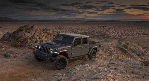 2020 Jeep Gladiator Mojave - Front Three-Quarter, car, HD wallpaper ...