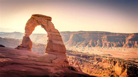 MichaelPocketList: Sunrise at Delicate Arch, Arches National Park, Moab, UT [OC] [5899x3318]