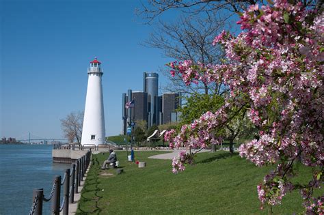 RiverWalk | Attractions in Waterfront, Detroit