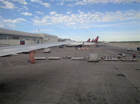 Review of Delta Air Lines flight from Detroit to San Francisco in Economy